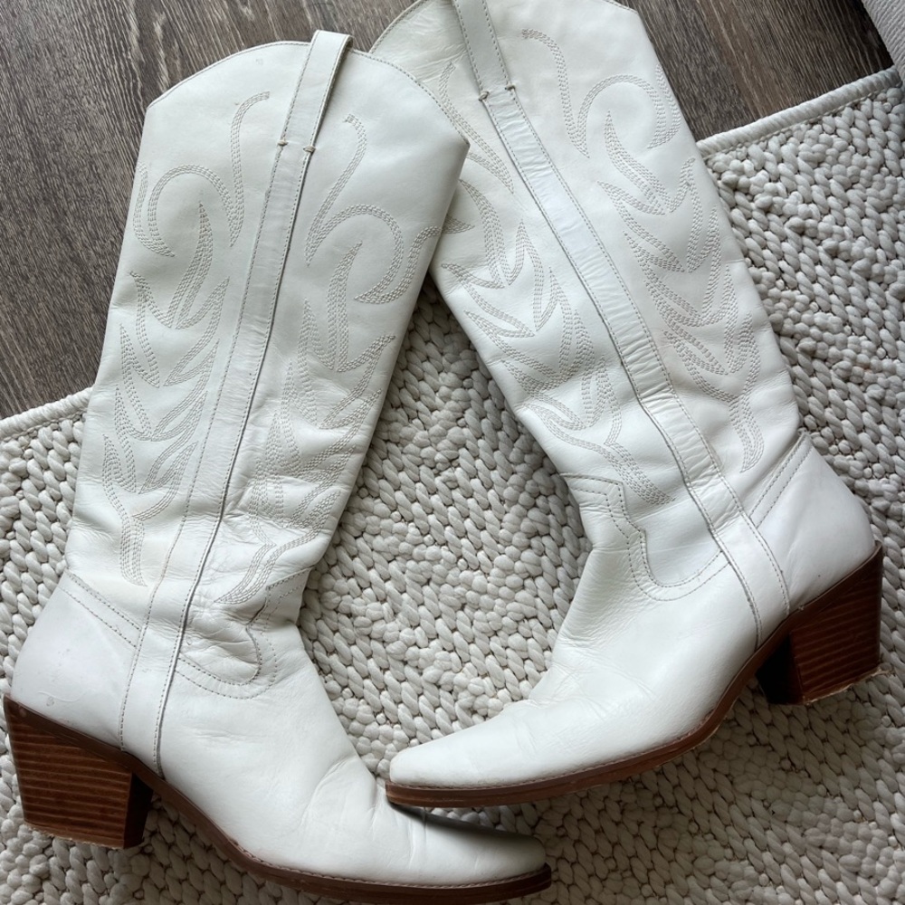 White Cowgirl Boots - leather! so comfortable